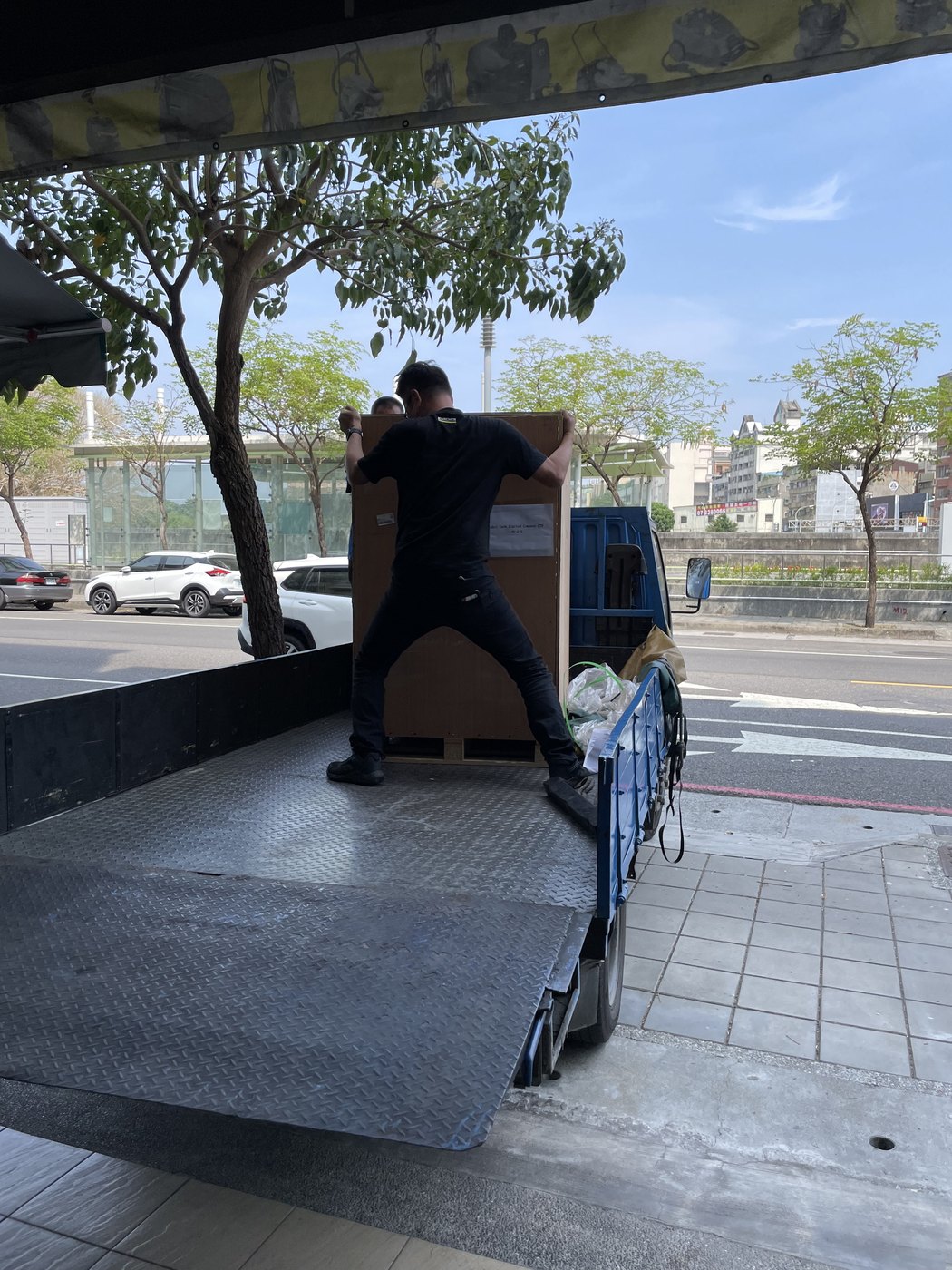 全智洗 AI 智慧洗地機器人正式登台