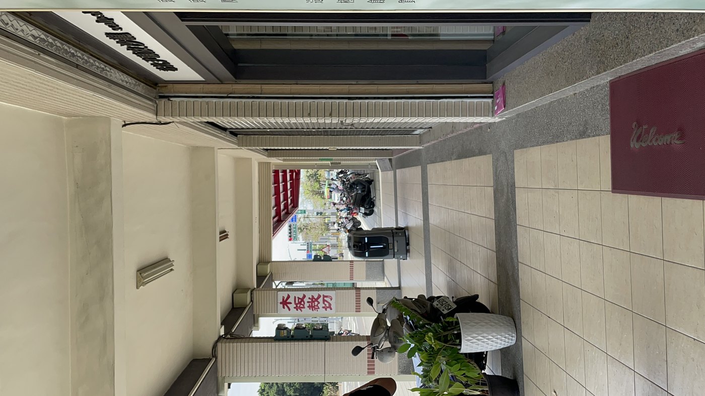 全智洗 AI 智慧洗地機器人正式登台